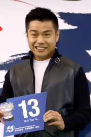 浪琴表香港一哩錦標 – 「美麗大師」的馬主郭浩泉為其愛駒抽得第13檔。