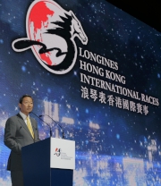 香港賽馬會主席葉錫安博士在派對上致歡迎辭。