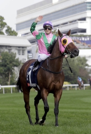 5, 6, 7<br/>Aerovelocity��s jockey Zac Purton, trainer Paul O��Sullivan , owner Daniel Yeung Ngai and related connections celebrate their success after taking the LONGINES Hong Kong Sprint.