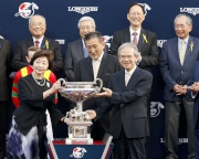 Photo 8, 9, 10, 11<br>
The Hon Lam Woon-kwong, Convenor of the Non-Official Members of the Executive Council of the HKSAR (right), presents the LONGINES Hong Kong Cup trophy and a bronze statuette of a horse and jockey to owner Kazumi Yoshida, trainer Noriyuki Hori and jockey Ryan Moore.
