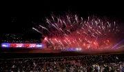 圖十九, 二十, 二十一, 二十二
全日賽事過後，沙田馬場上空發放璀璨煙火，為浪琴表香港國際賽事畫上完美句號。
