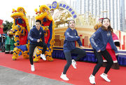 To encourage the younger generation to achieve their full potential, the Club has invited a group of young dancers from the Project Dance Studio of The Hong Kong Federation of Youth Groups to join the lion dance performance.