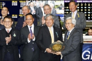 8, 9, 10<br>Dr. Eric Li Ka Cheung, Steward of the HKJC, presents the Happy Valley Trophy and a silver dish to representatives of Sea Jade��s owner HK Golf Club Racing Syndicate, and souvenirs to trainer John Moore and jockey Joao Moreira.