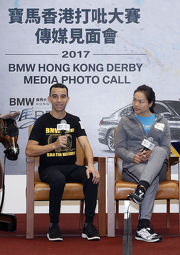 Photos 1, 2, 3: Joao Moreira and Sarah Lee share their experience on training and preparation for major competitions, as well as the similarities between bike riding and horse racing, riders and jockeys, and skills in cycling and horse-racing.  Joao and Sarah also introduce their gears used during races.