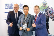 Mr. Winfried Engelbrecht-Bresges and Mr. Kevin Coon present a souvenir to Donnie Yen at the press conference.