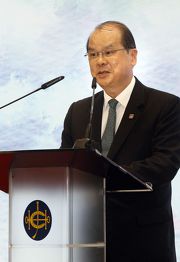 政務司司長張建宗先生表示，特區政府致力發展香港成為國際文化大都會，植根於中國傳統且融會多元文化，而馬會一直是政府的重要伙伴。