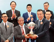 Mr. Jose Maria da Fonseca Tavares (right), President of the Management Committee of Civic and Municipal Affairs Bureau of The Macao SAR Government, presents the trophy to Tony Cruz, trainer of Romantic Touch.