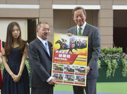 Club Chairman Dr Simon Ip presents a commemorative photo frame to Owner Cheng Keung Fai.
