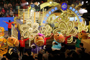 Members of the Cluba?s a?Progressing Together Cheering Teama? in their Chinese New Year outfits join the parade to wish everyone a promising year ahead. The Cluba?s float behind them is decorated with uniquely designed windmills inspired by the recycled horseshoe craftwork of the Cluba?s farriers.