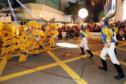 Photo 3, 4: <br>Tap dancers join the lion dance troupe to entertain spectators with their vibrant a?Tap Lion Dancea?.