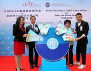 Club Steward Michael T H Lee (2nd left) joins Commissioner for Narcotics Erika Hui (2nd right), LEAP Chairman Chitty Cheung (1st left) and LEAP Health Ambassador Andy Lau (1st right) at the Opening Ceremony of the renovated LEAP headquarters.
