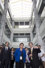 Photo 4 and 5:<BR>
Guests tour the Sichuan University - Hong Kong Polytechnic University Institute for Disaster Management and Reconstruction HKJC Building.