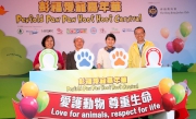 The Club's Executive Director of Corporate Affairs Kim Mak (1st right), Legislative Councillor Claudia Mo (2nd right), Chairman of Sha Tin District Council Ho Hau-cheung (2nd left) and Sha Tin District Officer Cora Ho (1st left) perform the opening ceremony of the a?Penfold Paw Paw Hoof Hoof Carnivala?.