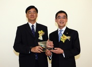 The Hong Kong Jockey Club Executive Director, Charities, Douglas So (right) presents souvenir to P.A.T.H.S. Principal Investigator Professor Daniel Shek (left). 