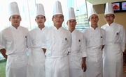 Chef Zheng Haiming (third from the left), Gourmet Chef of Jianye Restaurant and his team will present authentic Chiu Chow cuisine at Moon Koon Restaurant from 2 to 13 November.