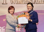 The HKRMA 2011 Service and Courtesy Award in the Retail (Services) category at supervisory level is presented to Branch Supervisor Jennifer Tsang (right) by Deputy Secretary for Education Dr K K Chan.