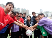 The Cluba?s Executive Manager, Charities, Florine Tang (5th right), the Programmea?s ambassadors Tsang Kam-to (4th right) and Lau Cheuk-hin (6th left) and young footballers.