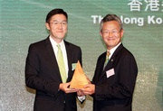 Photo 1, Photo 2:<br>
The Club's Executive Manager, Tracks, Pako Ip receives the Bronze Award in the Public Organisation and Utilities sector of the 2011 Hong Kong Awards for Environmental Excellence at today's Award Ceremony.