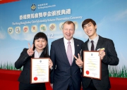 Club Chief Executive Officer Winfried Engelbrecht-Bresges (centre), Scholars Kenneth Hui (right) from HKAPA and Cathy Zou (left) from The Hong Kong Institute of Education.