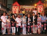 Club Chairman T Brian Stevenson (4th left) and Mrs Stevenson (3rd left), the Cluba?s Executive Director, Charities, Douglas So (1st left), Under Secretary for Home Affairs Florence Hui (centre), Tai Hang Residentsa? Welfare Association Chairman Ho Choi-chiu (4th right), Liaison Office of the Central People's Government in HKSAR representative Liu Lin (3rd right) and Wan Chai District Officer Angela Luk (2nd right) and guests cut the ribbon to mark the beginning of this yeara?s parade.
