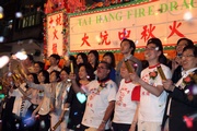 Club Chairman T Brian Stevenson (first row, 4th right) and Mrs Stevenson (first row, centre), the Cluba?s Executive Director, Charities, Douglas So (first row, 2nd right), Under Secretary for Home Affairs Florence Hui (first row, 4th left), Tai Hang Residentsa? Welfare Association Chairman Ho Choi-chiu (first row, 3rd right), Liaison Office of the Central People's Government in HKSAR representative Liu Lin (first row, 1st right) and other guests.