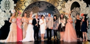 全體嘉賓在台上進行祝酒儀式,預祝今年「莎莎婦女銀袋日」舉行成功!左起:<br>
名模姚書軼、名模Ana R、名模諸葛紫岐、形象大使劉詩詩、莎莎國際控股有限公司主席及行政總裁郭少明博士、莎莎國際控股有限公司副主席郭羅桂珍博士、香港賽馬會賽馬事務執行總監利達賢先生、莎莎國際控股有限公司策劃及發展總監陳郭詩慧女士、本地著名時裝設計師Cecilia Yau、名模謝婷婷、著名帽飾設計師Jaycow及Hatwoman董事Ms. Elizabeth Gomersall