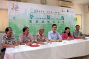 The Cluba?s Executive Director, Charities, Douglas So (3rd right) hopes the public can have a better understanding of the districts through the HKJC H.A.D. Walk Project in Kwai Tsing and Tsuen Wan.