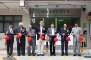 The Cluba?s Executive Director, Charities, Douglas So (centre), Secretary for Food and Health Dr Ko Wing-man (3rd right), HKARF Hon Presidents Dr Tam Wah-ching (2nd right) and Lee Man-ban (3rd left) as well as Chairman David Yau (2nd left) attend the opening ceremony of the Jockey Club Patient Resource and Training Centre.