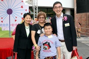 The Cluba?s Executive Director, Charities, Douglas So (1st right) and Permanent Secretary for Education Cherry Tse (1st left) pictured with celebrity Coleman Tam (2nd right) and his mother (2nd left).  Coleman and his mother share their experiences when communicating with the technique of more appreciation and less criticism.