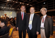 Club Steward and HK Sheng Kung Hui Welfare Council Chairman Dr Donald Li (centre), the Cluba?s Executive Director, Charities, Douglas So (left) and Social Enterprise Summit Organising Committee Member and Project Flame-Social Innovation & Entrepreneurship@City U Executive Director Timothy Ma (right). 