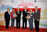 Club Steward Anthony W K Chow (3rd right) and Secretary for Labour and Welfare Matthew Cheung (3rd left) receive souvenirs from Bliss Service User Committee member  Lam Hing-wai (2nd right) and Chairman   Ng Siu-ling (2nd left) respectively. 