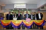 Steward Dr Eric Li Ka Cheung (centre) and Mrs Li (2nd right), the Cluba?s Executive Director, Charities, Douglas So (1st right) pictured with Deputy Government Chief Information Officer (Policy and Customer Service) Joey Lam (3rd left), EMV Executive Committee Chairman Alan Chow (4th left), Vice Chairman Jeffrey Law (3rd right), Member Chan Fan (4th right) and other guests.