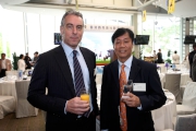 Deputy Secretary for Home Affairs Jonathan McKinley (left) and Hong Kong Squash Executive Director Karl Mak (right).