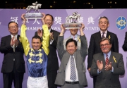 HKJC Chairman, CEO, Stewards, Champion Jockey Douglas Whyte, Champion Trainer Dennis Yip with his family and friends, pose for a group photo at the Champion Awards presentation ceremony.