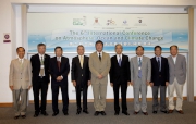 Club Steward Anthony W K Chow (4th left), Hong Kong Observatory Director Shun Chi-ming (4th right), CUHK Vice-Chancellor and President Professor Joseph Sung (centre), COAA President Professor Li Zhanqing (3rd right), Associate Pro-Vice-Chancellor and Associate Vice-President Professor Fung Tung (2nd left) with other guests.