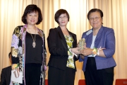 Club Steward Dr Rita Fan Hsu Lai Tai (right) receives a souvenir from Permanent Secretary for Labour and Welfare Annie Tam (centre) and TWGHs Chairman Dr Ina Chan (left). Dr Fan says the Trusta?s recent donations have not only addressed urgent needs, but have also helped the Complex offer a more comfortable living environment to its service users, as well as increased training and residential places to shorten the waiting time.