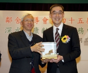 The Cluba?s Executive Director, Charities, Douglas So (right) receives a souvenir from NAAC President Yip Tak-on (left).