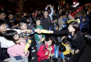 The Club's Head of Charities Projects Rhoda Chan and the HKJC Equestrian Ambassador distribute X'mas gifts to participating families of 
