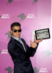 Photos 4, 5, 6:<br>
Aaron Kwok highly commends Racing Touch on its great ideas and superb design.