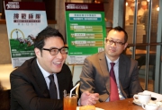 香港賽馬會市場及客戶事務執行總監張之杰今日在傳媒簡報會上宣佈馬會推出兩項新猷,為顧客提供全面的賽馬娛樂體驗,包括重新推出四重彩投注,以及在沙田馬場增設兩個全新的主題餐飲場地。