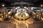 圖3, 4, 5, 6, 7, 8, 9 ,10, 11, 12, 13<br>全新主題餐廳Hay Market喜馬當先是首個專為配合新一代馬迷需要而度身設計的地方,餐廳設計型格創新,主要利用馬場看台空間寬敞及高樓底的結構特色,建構一所複式餐廳,處處顯現英倫維多利亞式農舍氣氛。馬會亦會繼續投入最新的流動科技,例如Racing Touch專區提供互動數碼化設備,讓馬迷享受悠閒的社交消閒娛樂。