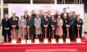 Club Steward Dr Eric Li Ka Cheung (5th right) joins Yan Chai Hospital Advisory Board Chairman Tang Yew Zeo-chi (4th right), Board Chairman Raymond Leung (centre), Tsuen Wan District Officer Jenny Yip (5th left), Tsuen Wan District Council Chairman Chan Iu-seng (4th left), and The Hospital Authority Cluster Chief Executive (Kowloon West) Dr Nancy Tung (3rd left) to officiate at the Centrea?s topping-out ceremony.