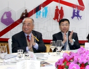 From left: Club Steward the Hon Sir C K Chow and Director General of Kowloon Sub-office, Liaison Office of the Central Peoplea?s Government in the HKSAR He Jing.