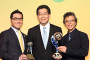 The HKJC's Executive Director for Customer and Marketing Richard Cheung (left) and 3D Visual Artist Victor Wong receive awards from Secretary for Commerce and Economic Development Gregory So Kam-leung (centre).