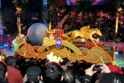 Photo 2 and Photo 3: The centrepiece of this yeara?s Club float, a giant pearl guarded by Chinese dragons, doubles as Hong Konga?s first outdoor spherical screen, displaying animations that portray the Cluba?s countless contributions to the community.