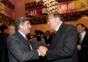 Jockey Club Chairman T Brain Stevenson (left) and Hong Kong Arts Festival Society Chairman Charles Lee (right). 
