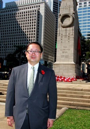 Dr Donald K T Li attended the annual Remembrance Day Ceremony.
